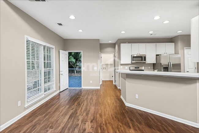 Building Photo - 2175 Carlysle Cove Dr