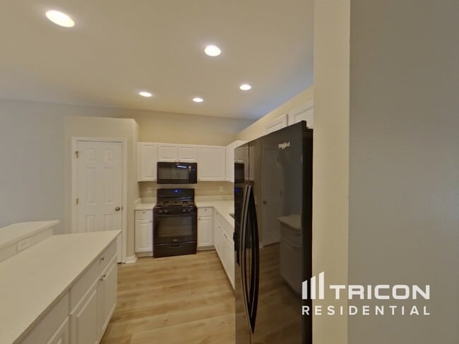 Building Photo - 6209 Crickethollow Dr