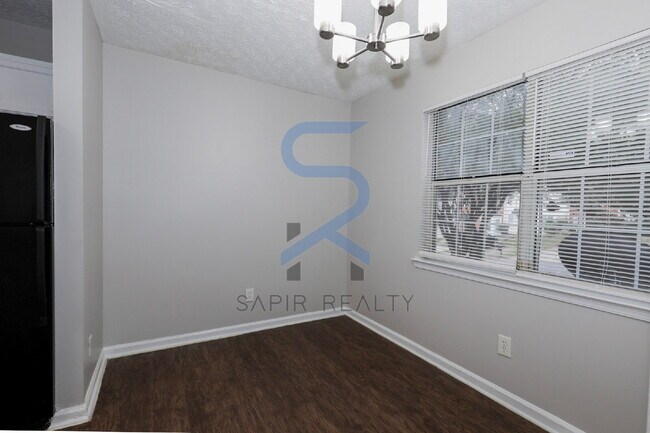 Foto del edificio - Move-In Ready & Freshly Updated – Stylish 2 Beds,2.5 Bath in the Heart of Cobb