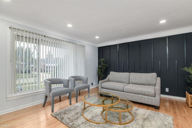 Building Photo - 3 br, 1.5 bath House - 11085 Busch Ave