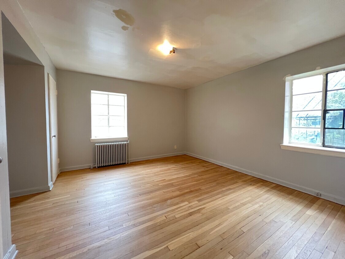 Primary Photo - 716 Sanford Ave