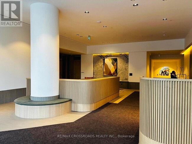 Photo du bâtiment - 395 Square One Dr