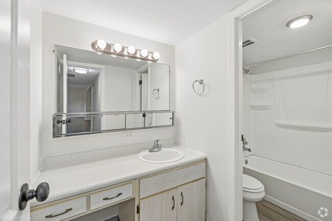 2 habitaciones, 2 baños - 828 pies cuadrados - Baño principal - Prime at White Oak