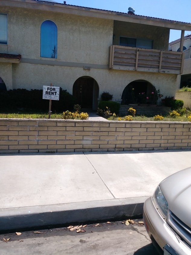 17122 Bolsa Chica St, Huntington Beach, CA 92649 Apartments in