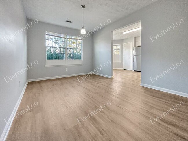 Foto del edificio - 4938 Woodstream Ln NW