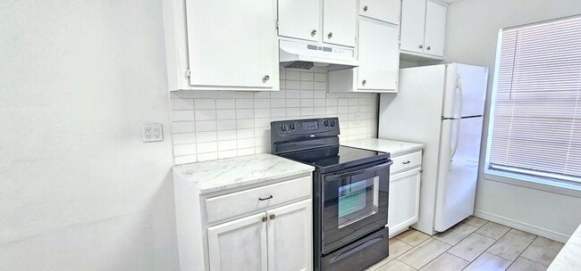 Building Photo - 1228 Backus St