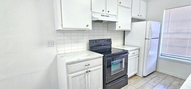 Foto del edificio - 1228 Backus St