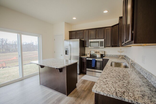 Foto del edificio - 3 Bedroom / 2.5 Bath Unit