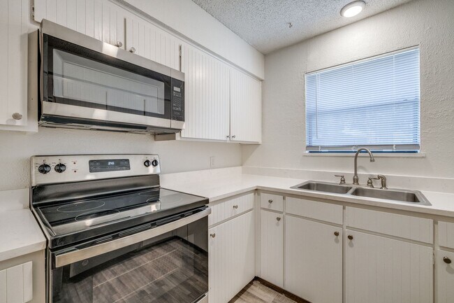 Foto del edificio - Modern, Renovated Duplex in Arlington, TX