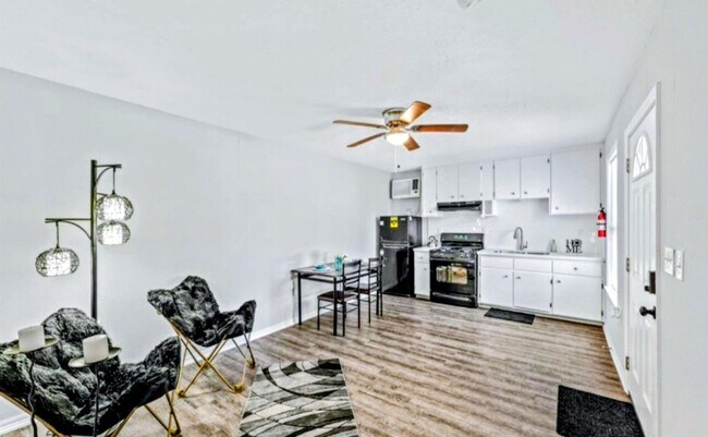 Foto del edificio - 12918 Peggys Ln
