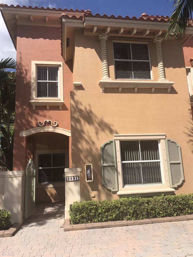 Building Photo - 3 br, 2.5 bath Room For Rent - 2291 Anchor Ct
