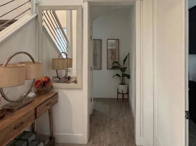 Foto del edificio - Luxury 4BR Home with Dual Side Yards, Putt...