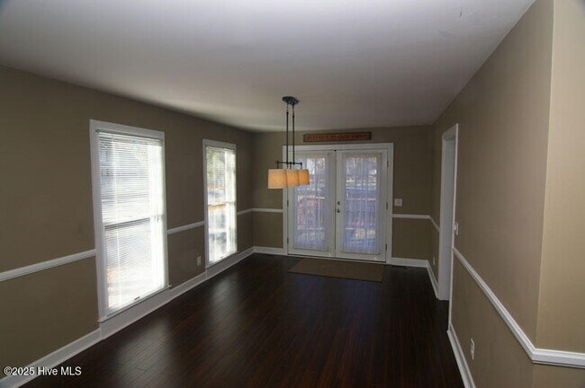 Foto del edificio - 709 Spring Run Rd