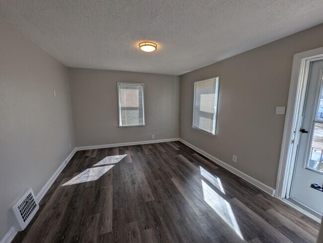 Foto del edificio - 7613 Belwood Dr