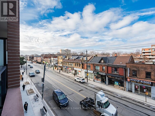 Building Photo - 270-270 Dufferin St