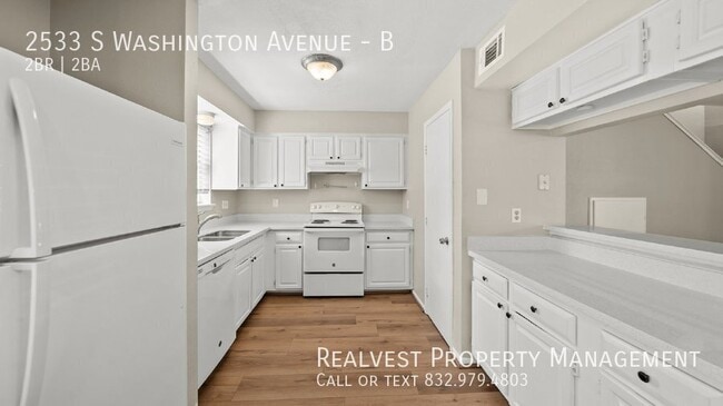 Photo - 2533 S Washington Ave Apartment