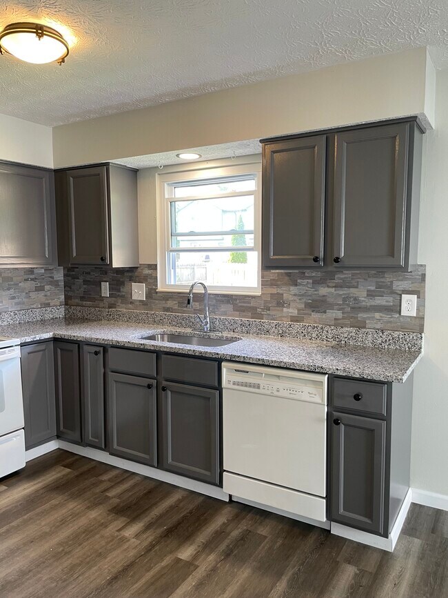 Building Photo - 3824 Longton Dr