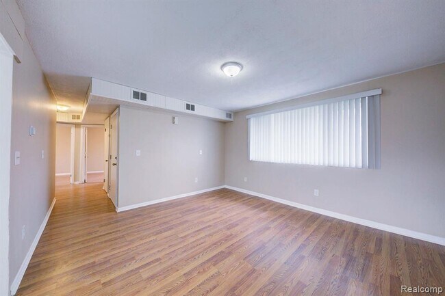 Building Photo - 217 Glenmoor St