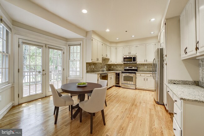 Building Photo - 5453 Whitley Park Terrace