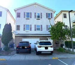 Building Photo - 5 Sumo Village Ct