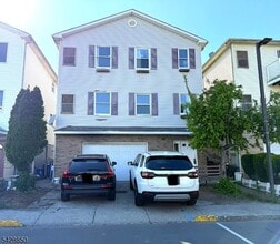 Building Photo - 5 Sumo Village Ct