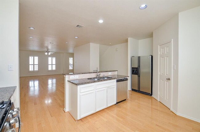 Foto del edificio - 3027 N Heights Hollow Ln