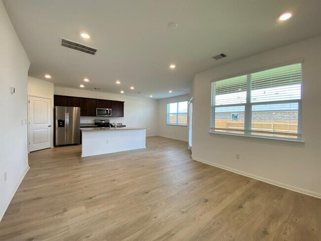 Building Photo - 124 Calla Ln