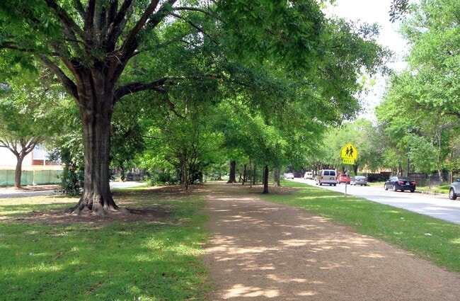 Building Photo - 600 Heights Blvd