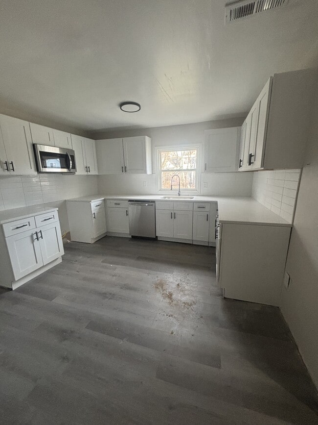 Foto del edificio - 8019 Platt Ave