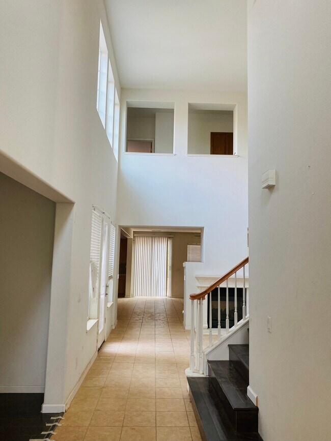 Foto del edificio - 92 E Legacy Dr
