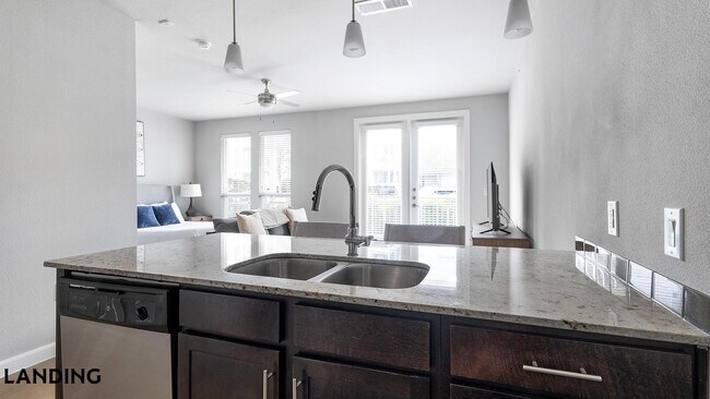 Foto del edificio - 4300 Cromwell Dr
