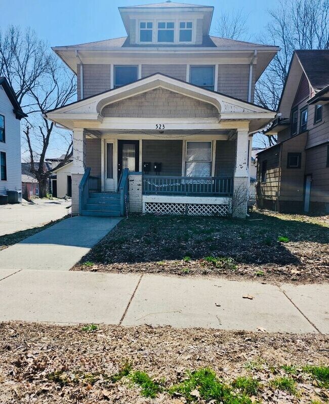 Foto del edificio - 523 W Maple Ave