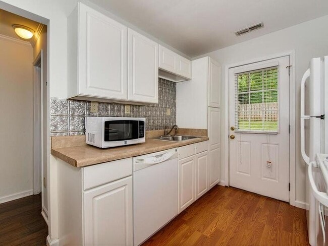 Foto del edificio - 5113 Valley Stream Rd