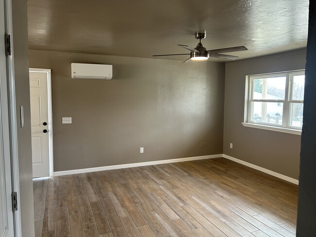 Building Photo - 1201 N Draper Ave