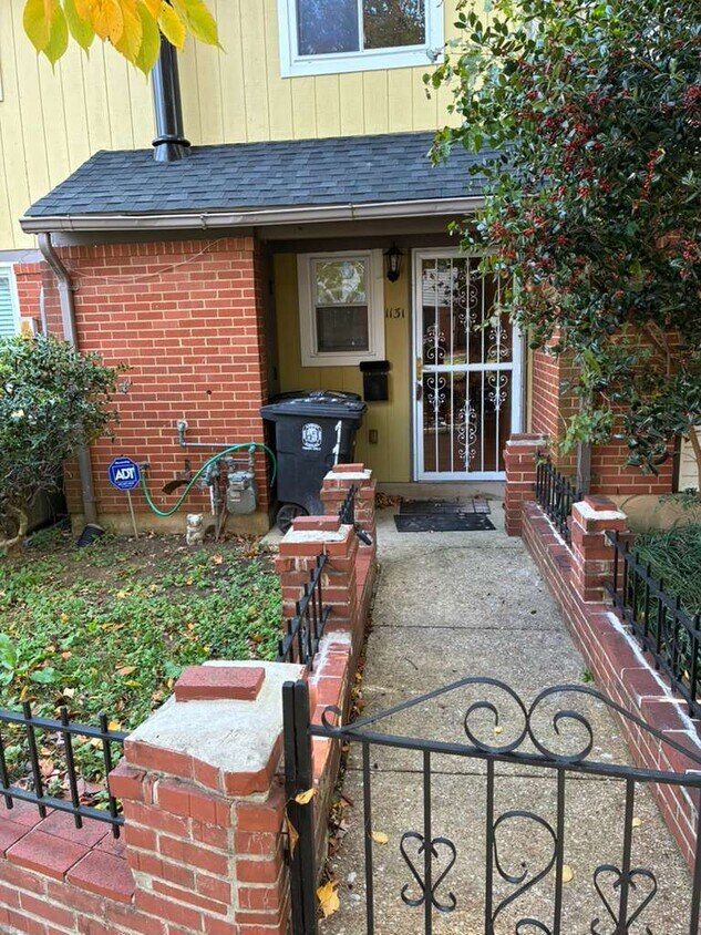 Primary Photo - 1131 Marcy Ave