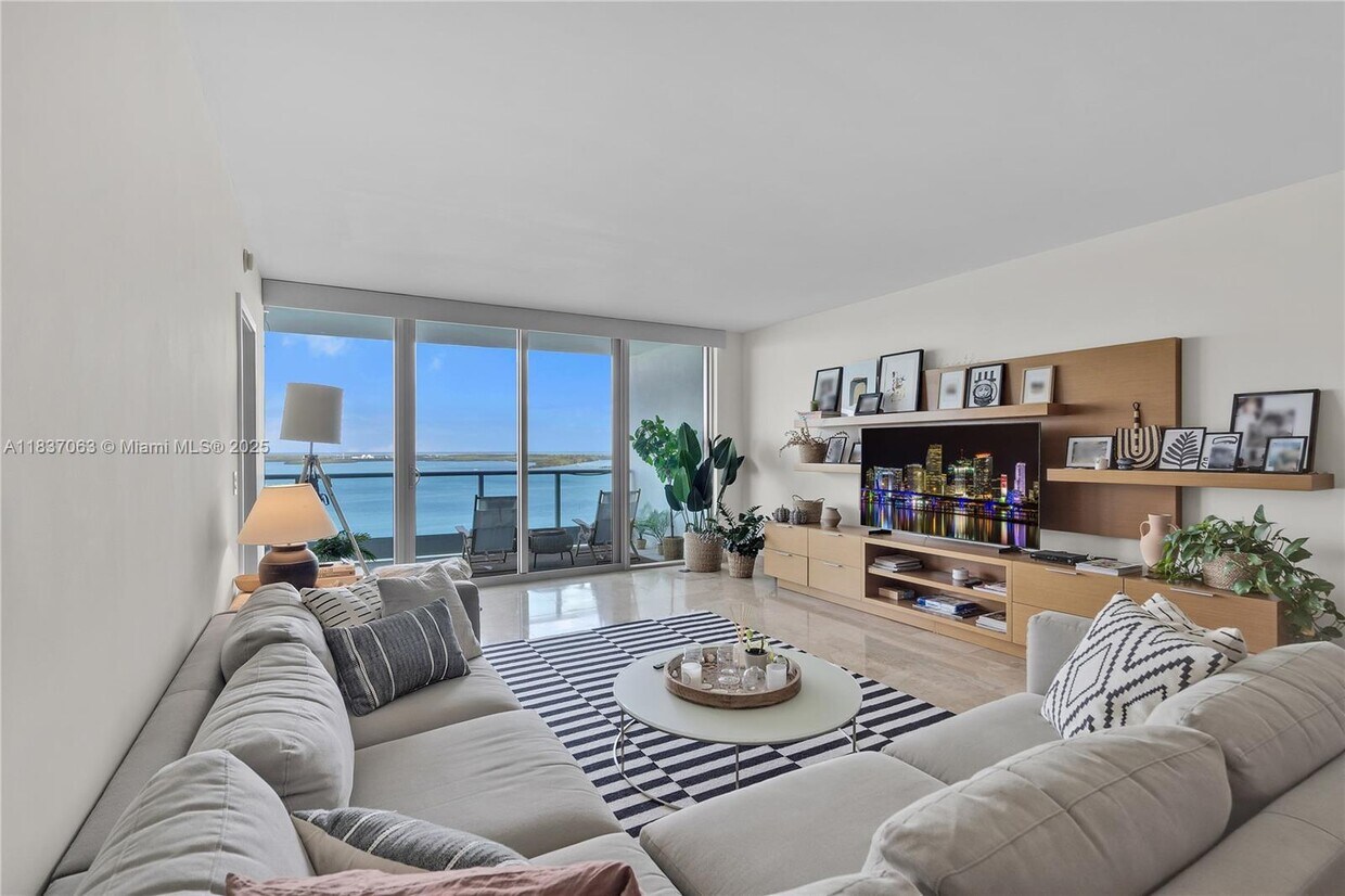 Foto principal - 1331 Brickell Bay Dr
