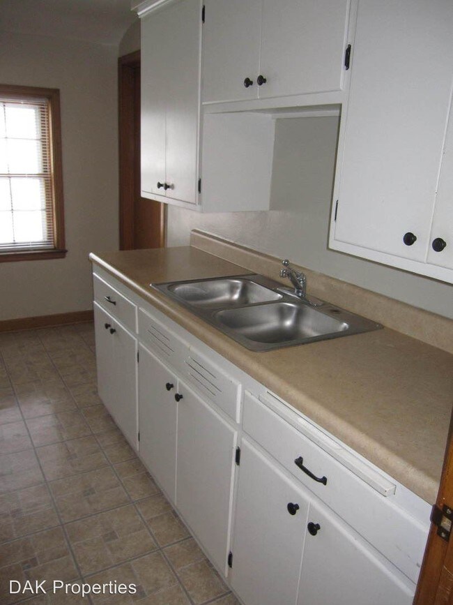 Building Photo - 4302 N Wilson Dr