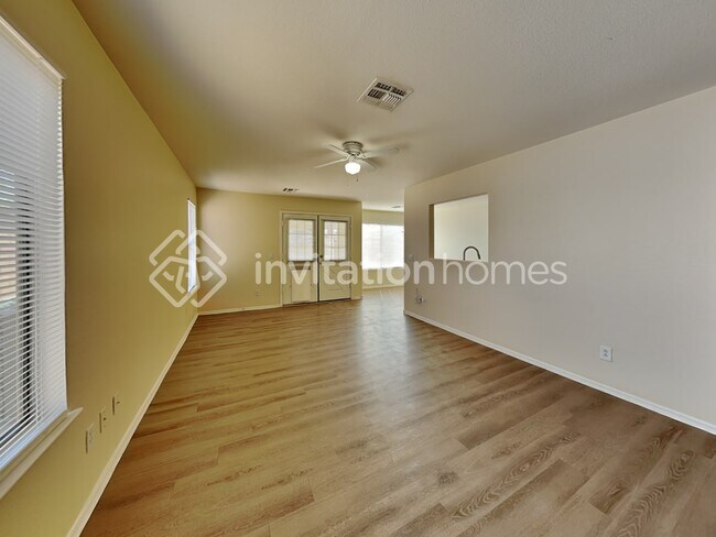 Building Photo - 15511 W Mauna Loa Ln