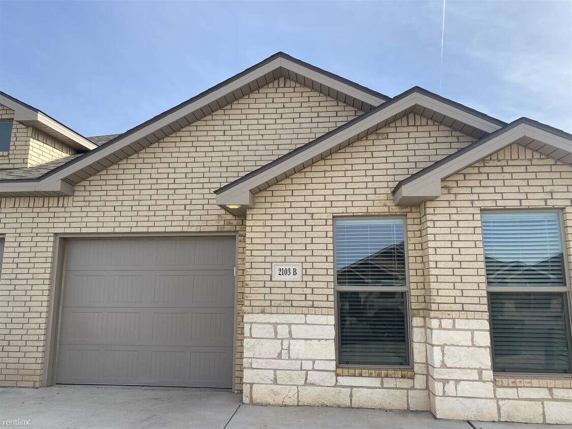Primary Photo - 3 br, 2 bath Duplex - 2103 Langford Avenue B