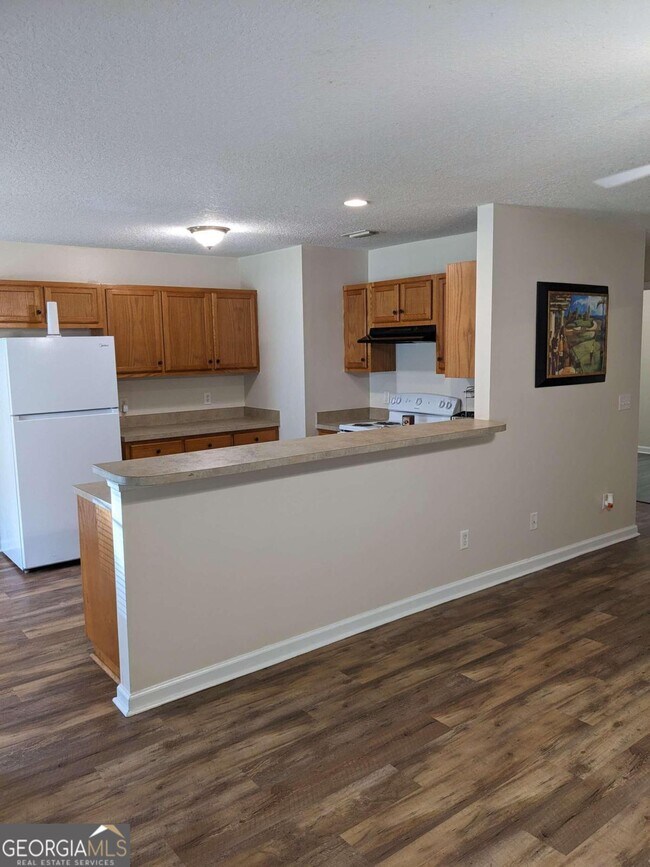 Building Photo - 106 Creekwood Cir