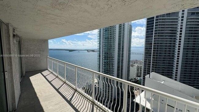 Building Photo - 1200 Brickell Bay Dr