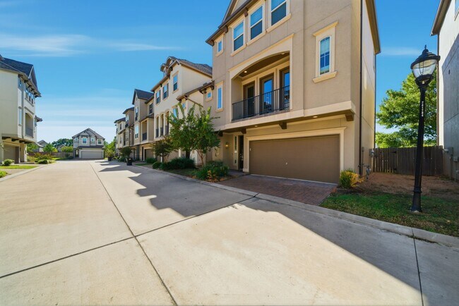 Foto del edificio - 4011 Centre Glen Dr