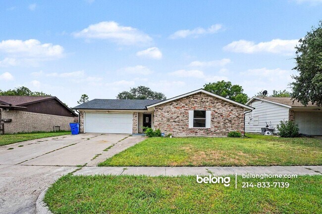 Building Photo - 423 Southlake Dr