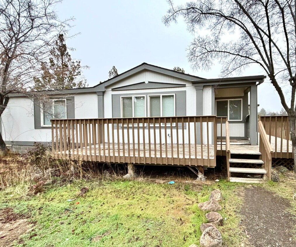 Primary Photo - Cute 2BED 2BATH home on 3 Acres of land!