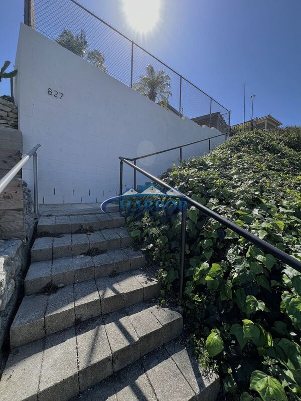 Foto del edificio - 827 W 22nd St