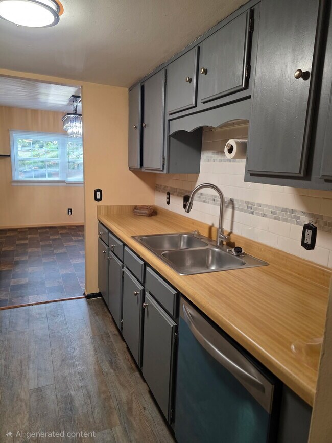 Kitchen - 2842 Lake Forest Dr