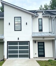 Building Photo - 160 Excell Rd