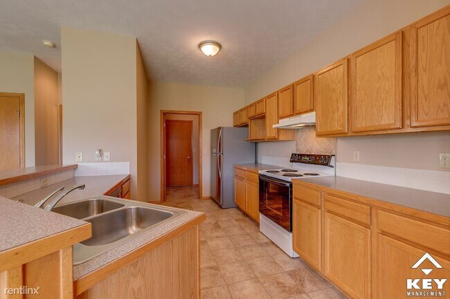 Building Photo - 3 br, 2.5 bath Townhome - 529 N Bristol Ct