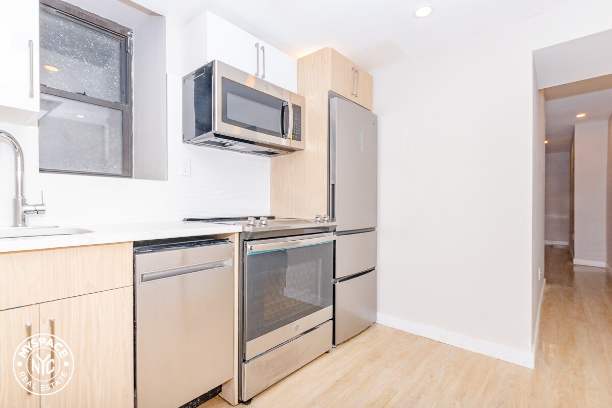 Foto principal - 879 Dekalb Ave