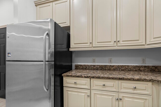 Foto del edificio - 7400 River Rd